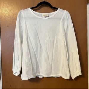 Universal Thread White Top